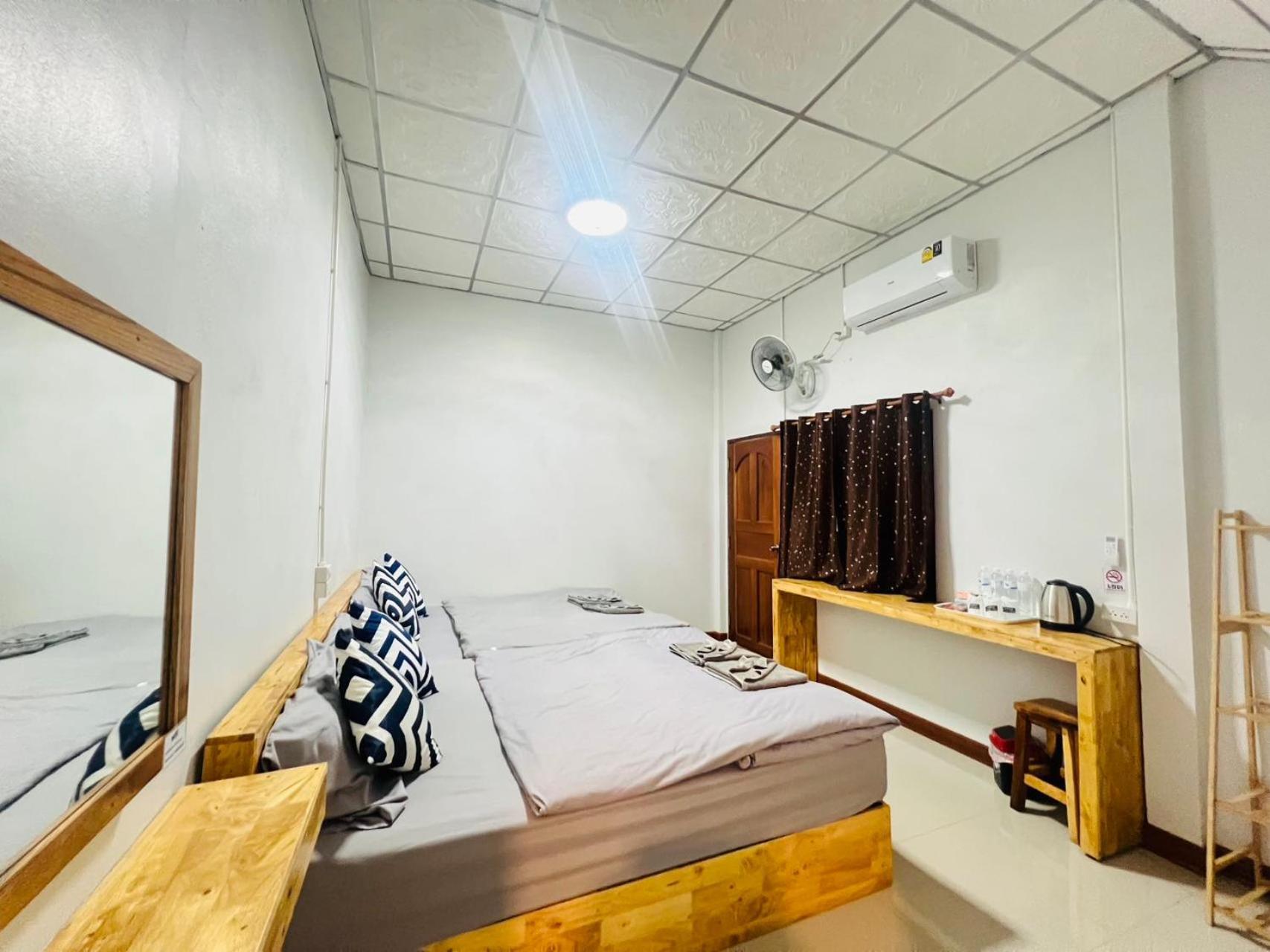 Lungwang Guest House Ban Rak Thai Esterno foto