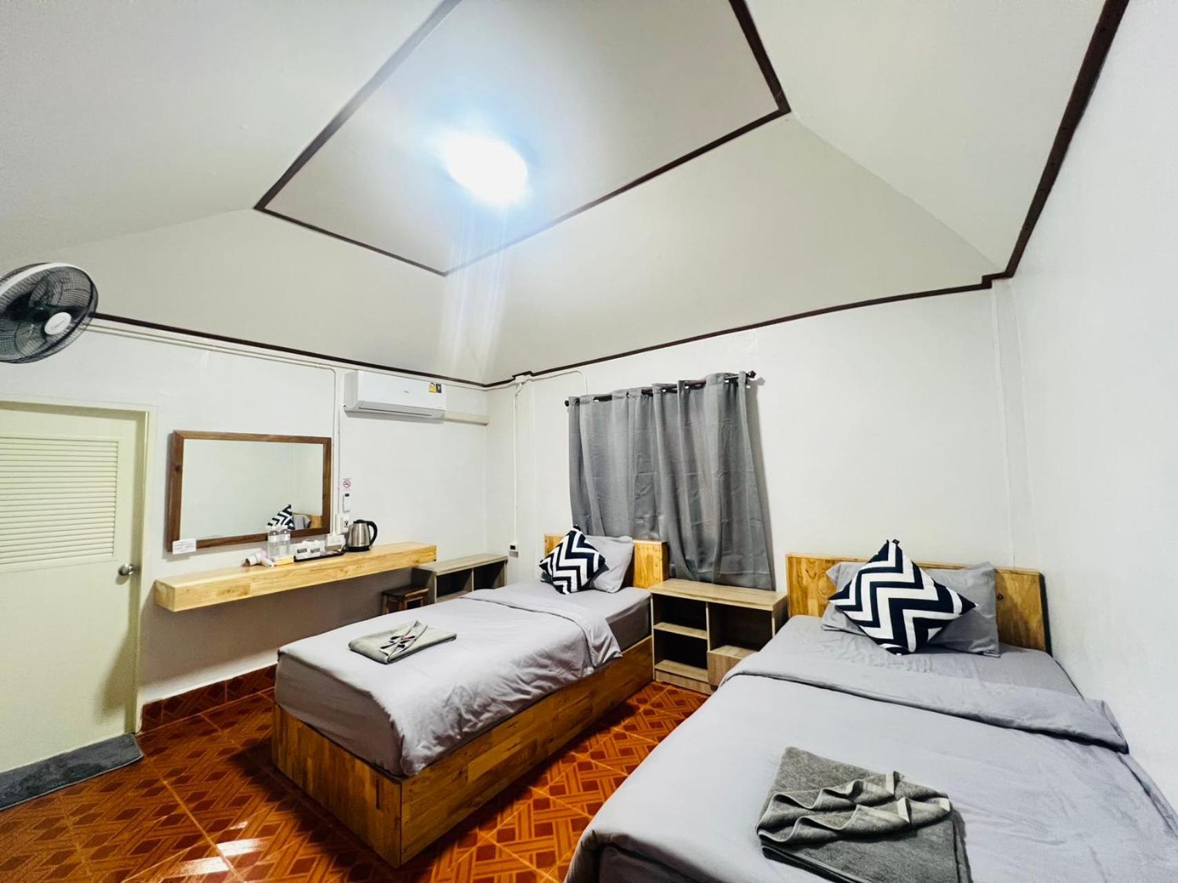 Lungwang Guest House Ban Rak Thai Esterno foto