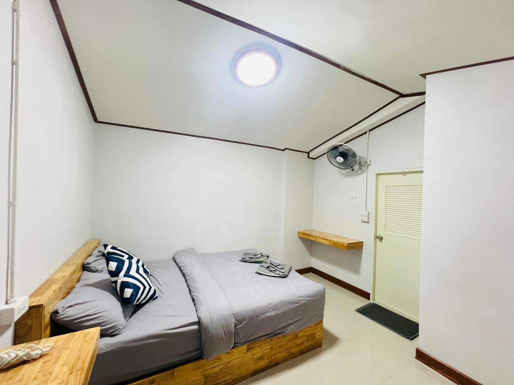 Lungwang Guest House Ban Rak Thai Esterno foto