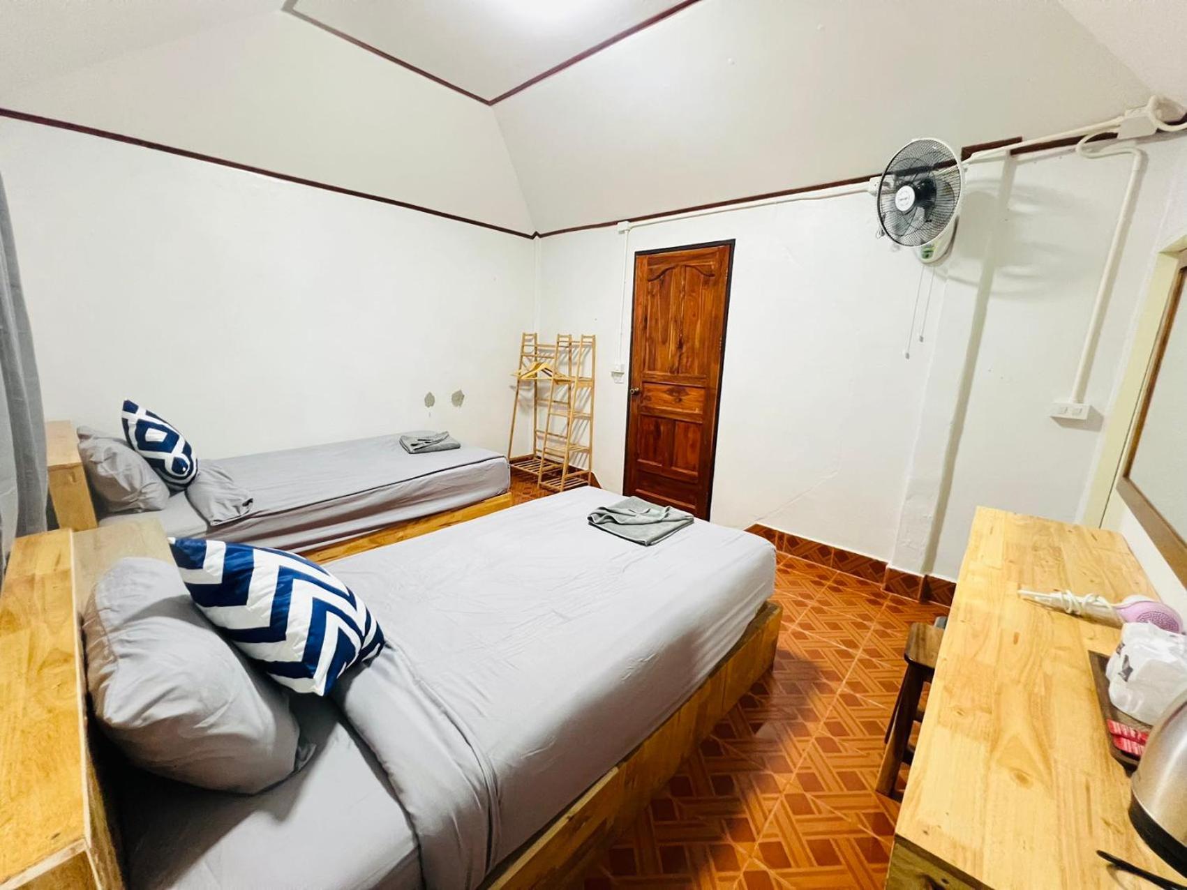 Lungwang Guest House Ban Rak Thai Esterno foto