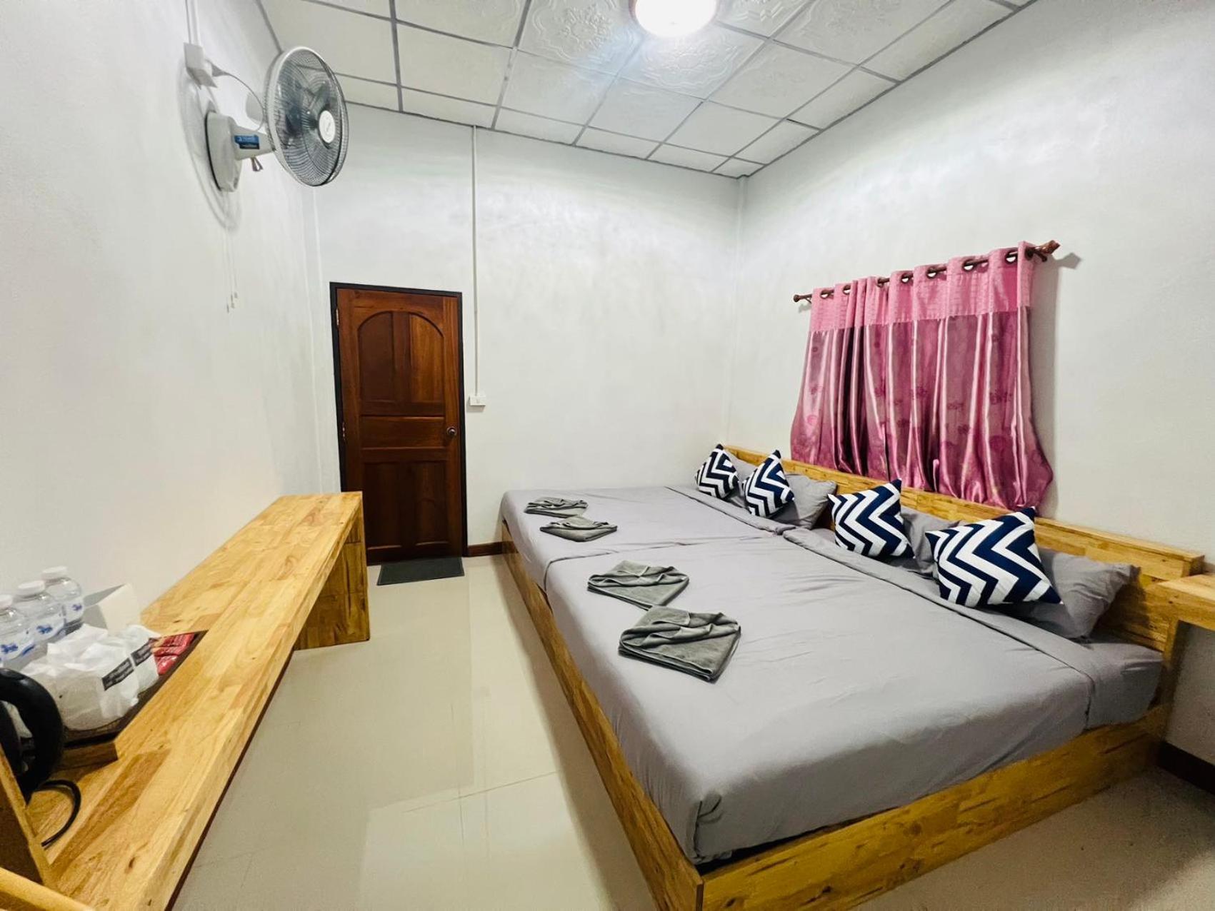 Lungwang Guest House Ban Rak Thai Esterno foto