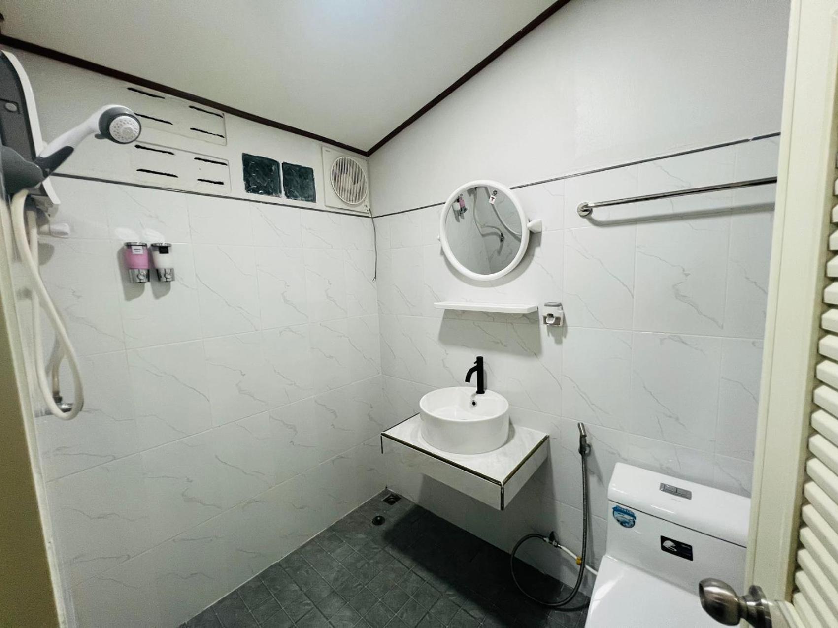 Lungwang Guest House Ban Rak Thai Esterno foto