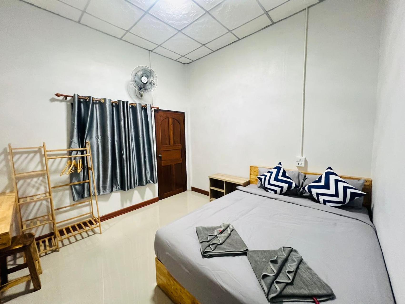 Lungwang Guest House Ban Rak Thai Esterno foto